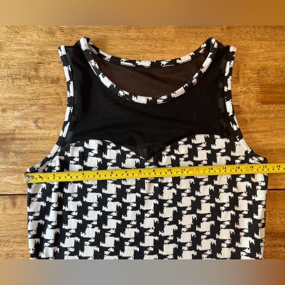 Express Houndstooth Sleeveless Top with Sheer Mesh Detail | Large - Picture 4 of 8